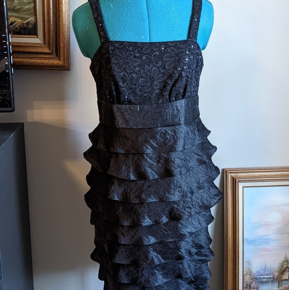 R&M Richards Black Ruffle Cocktail Dress - 8P - Picture 4 of 16